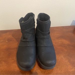 Earth Origins Ankle Boots Size 9.5